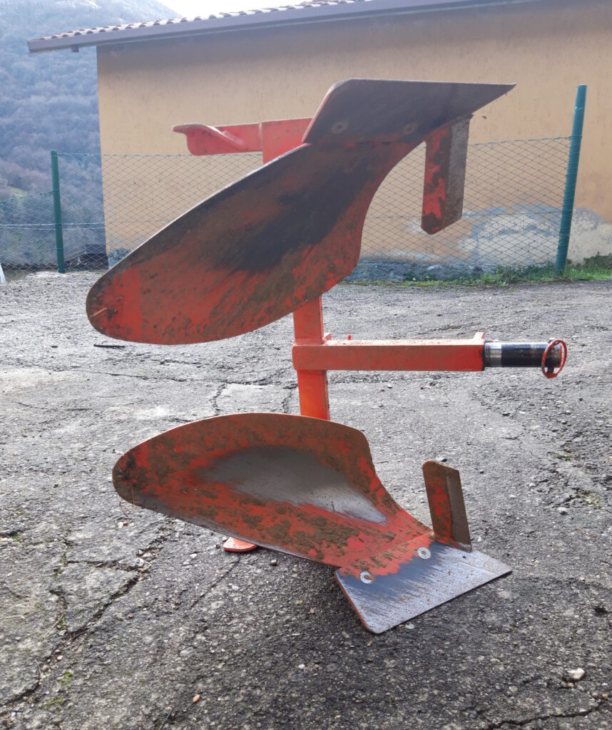 Aratro bivomere